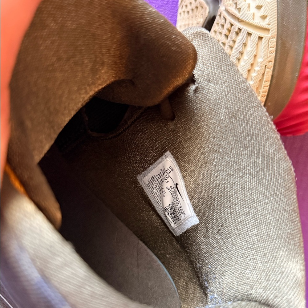 Nike Brown Patterned Interior - image 9